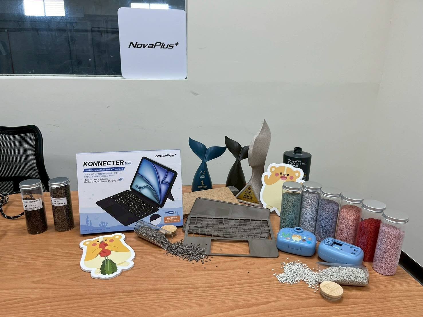 Ocean-recycled plastic pellets with a Konnecter Pro keyboard and children's camera